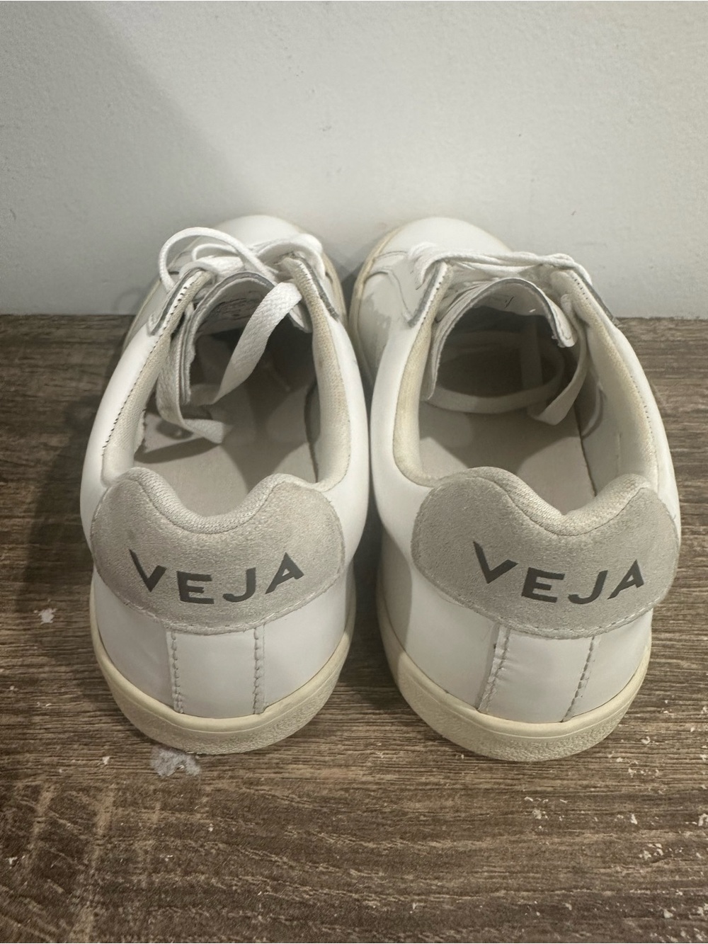 Veja White Low-Top Leather Sneakers - Picture 11 of 12